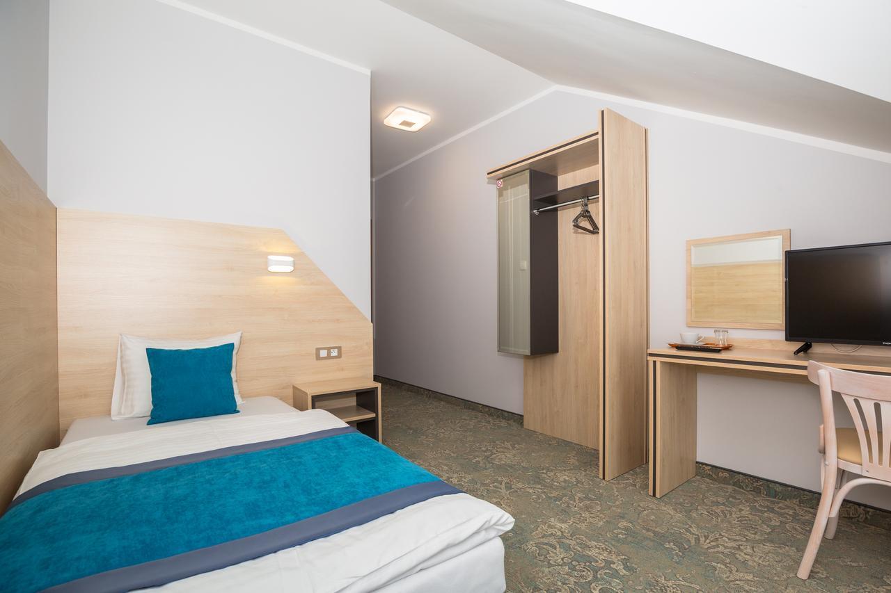Hotel Vela Tczew Buitenkant foto